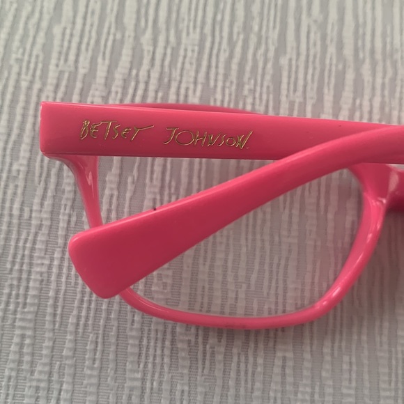 Betsey Johnson 1.50 reading glasses - Picture 3 of 6